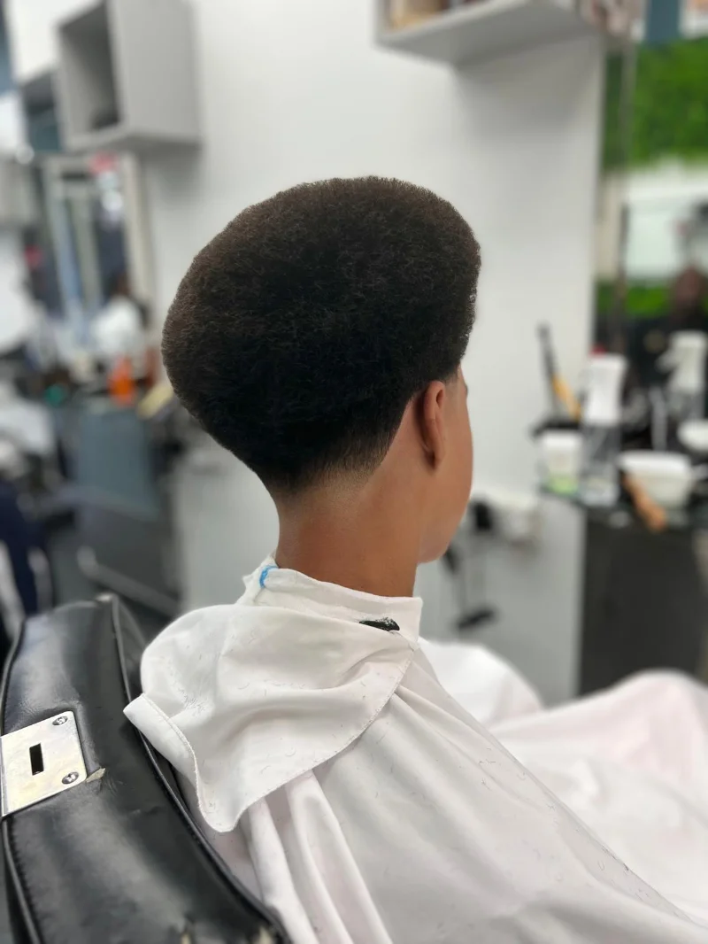 Henry's Unisex Salon haircut