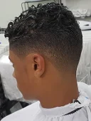 Henry's Unisex Salon haircut